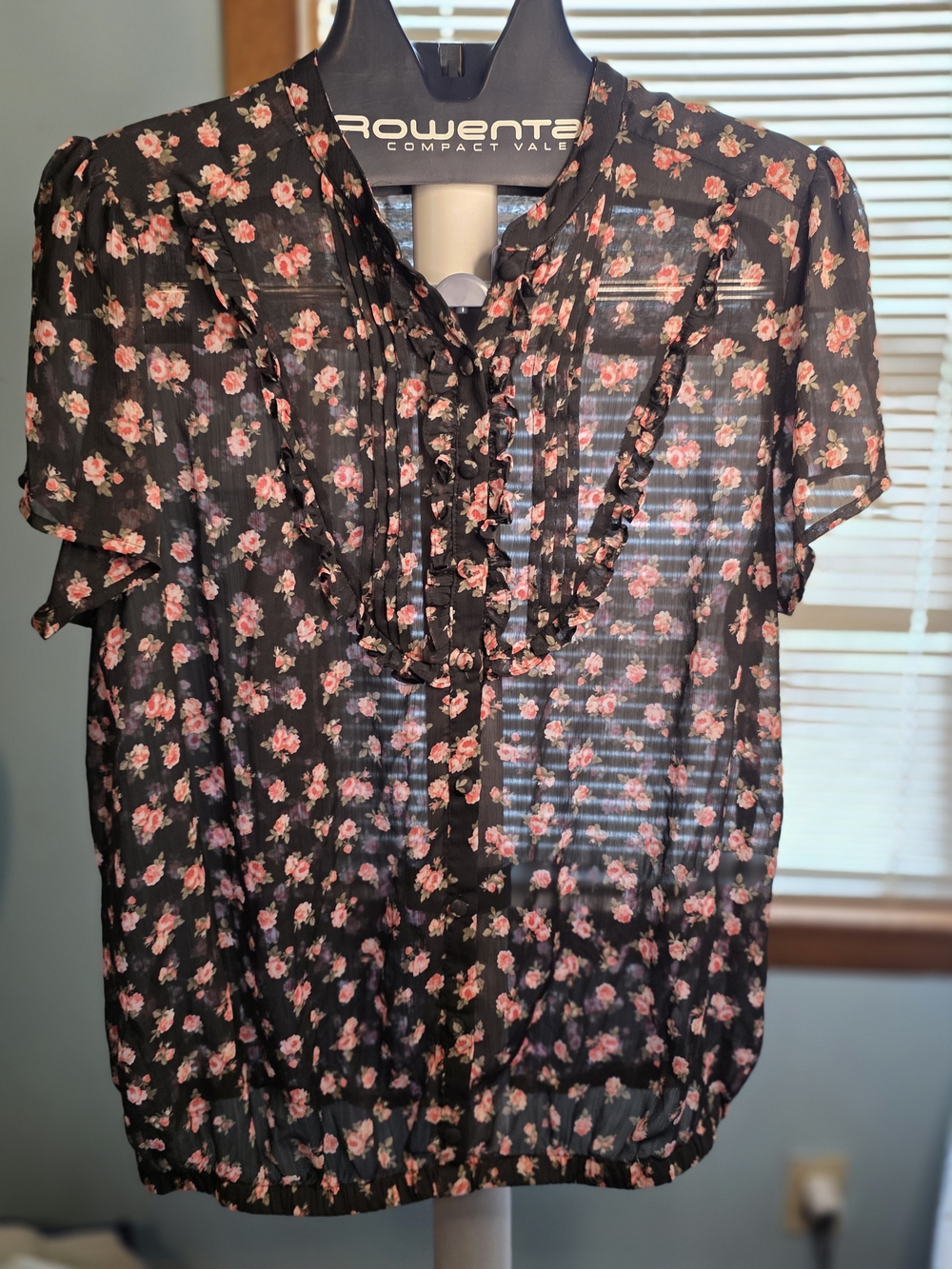 Torrid Sheer Black Floral Ruffle Short-Sleeve Blouse size 1